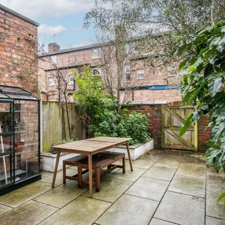 Elegant Home From Home Manchester Exterior photo